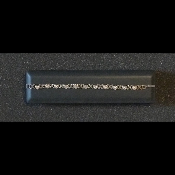 Hugs and Kisses Tennis Bracelet with Swarovski - Picture 6 of 9